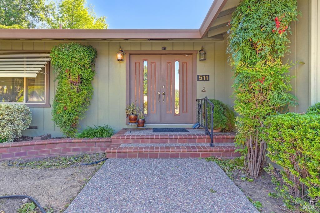 Detail Gallery Image 2 of 61 For 511 Wellington Way, Vacaville,  CA 95688 - 4 Beds | 2/1 Baths