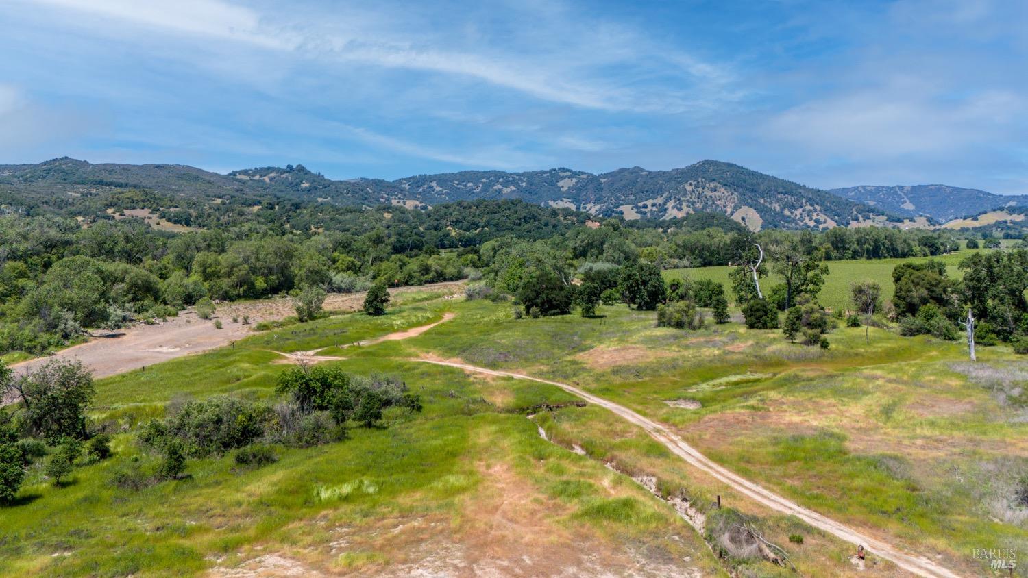 Detail Gallery Image 9 of 57 For 11755 Old River Rd, Hopland,  CA 95449 - 4 Beds | 2/1 Baths