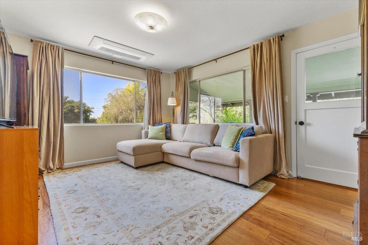 Detail Gallery Image 14 of 39 For 8045 Whited Rd, Sebastopol,  CA 95472 - 2 Beds | 1 Baths