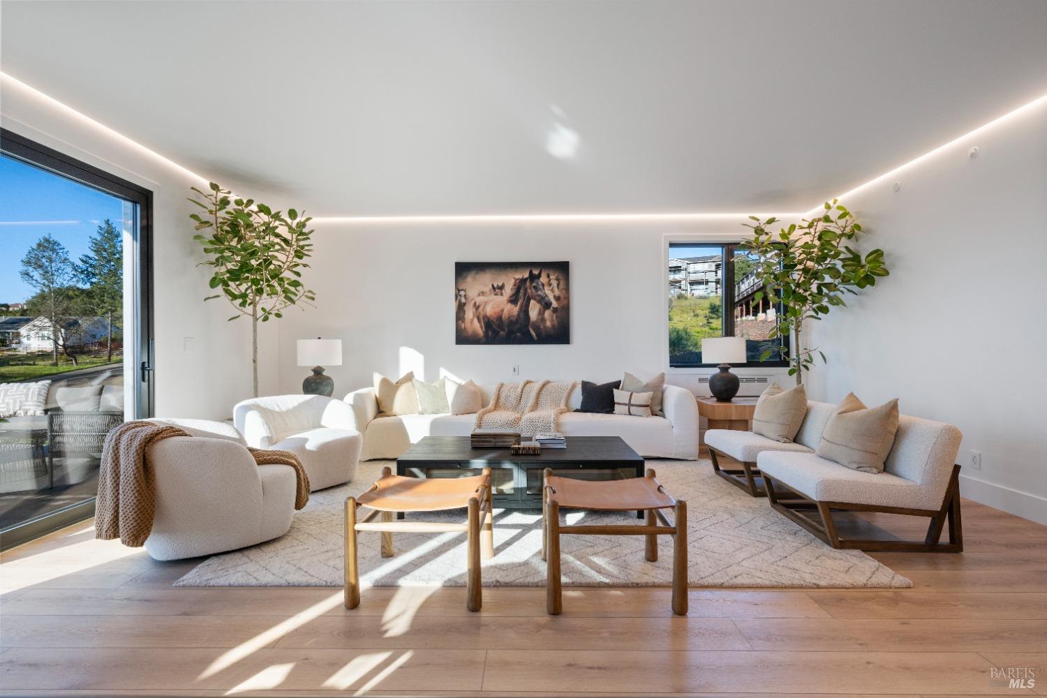 Detail Gallery Image 4 of 38 For 3715 Giorno Ct, Santa Rosa,  CA 95404 - 5 Beds | 3/1 Baths