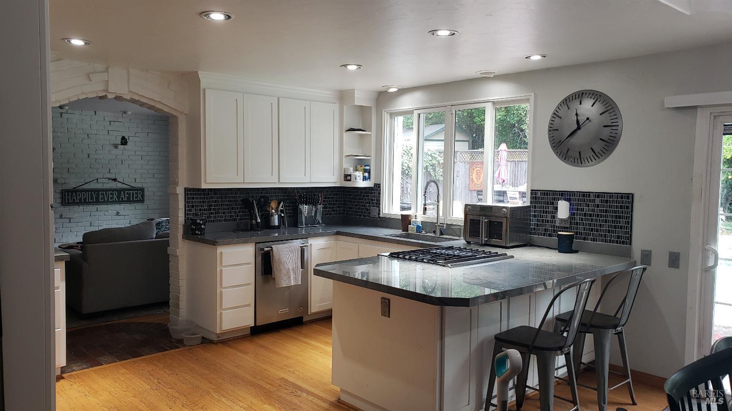 Detail Gallery Image 11 of 11 For 5618 Kathleen Ct, Santa Rosa,  CA 95409 - 4 Beds | 3 Baths