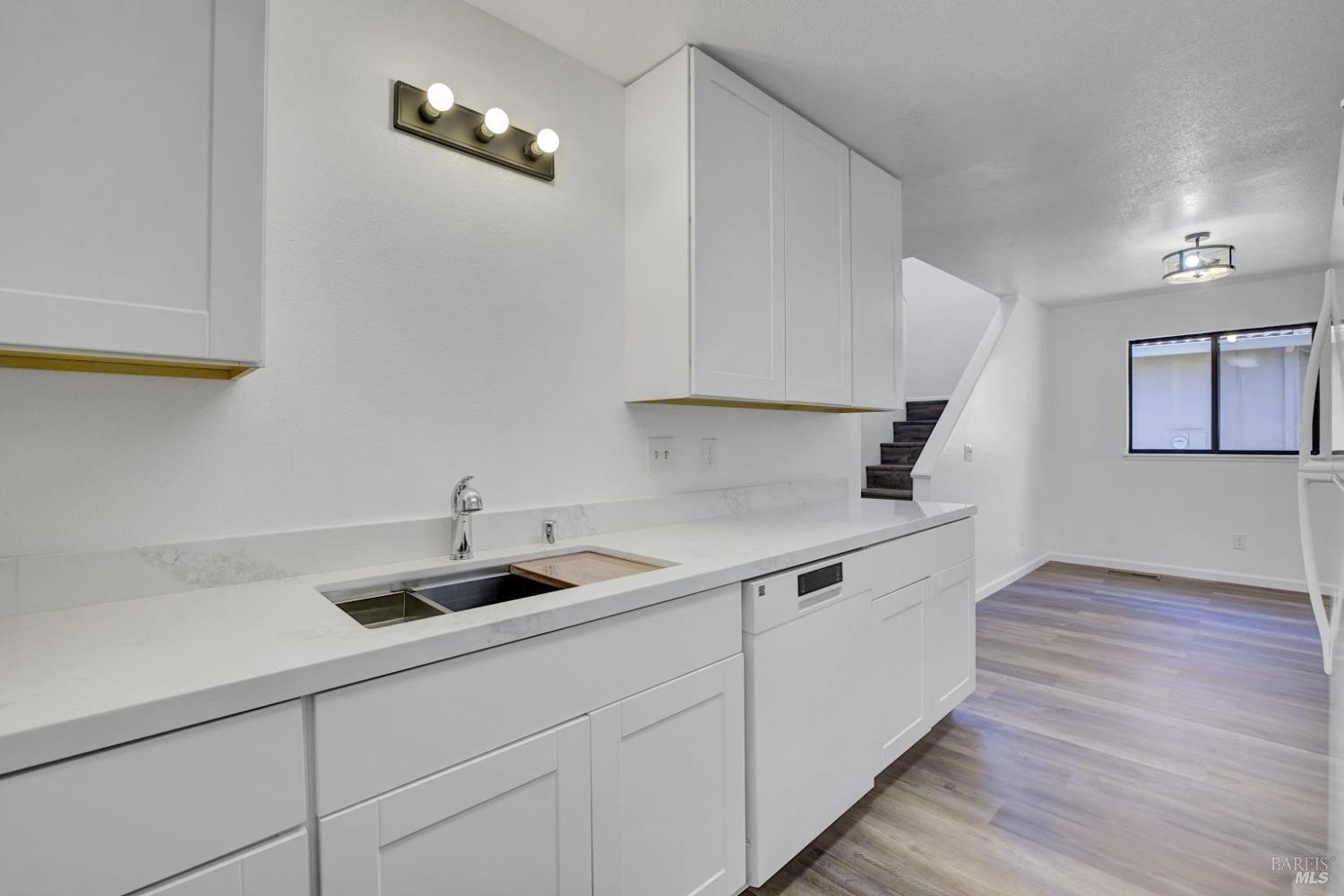 Detail Gallery Image 12 of 33 For 35 Freedom Pl, Rohnert Park,  CA 94928 - 3 Beds | 2 Baths