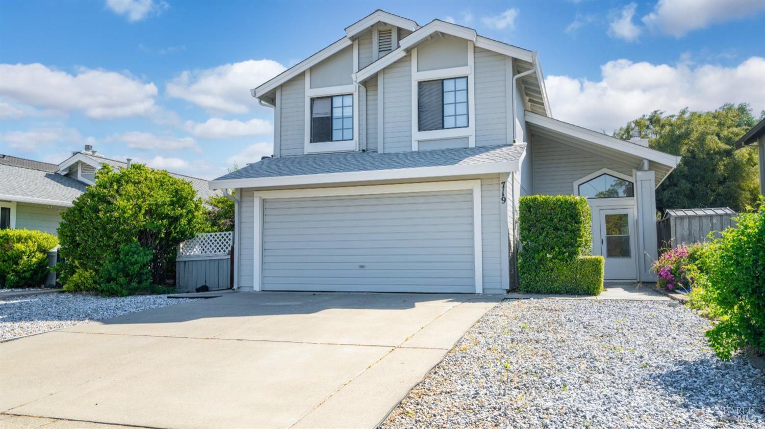 Detail Gallery Image 1 of 35 For 719 Sage Ct, Vacaville,  CA 95687 - 3 Beds | 2/1 Baths