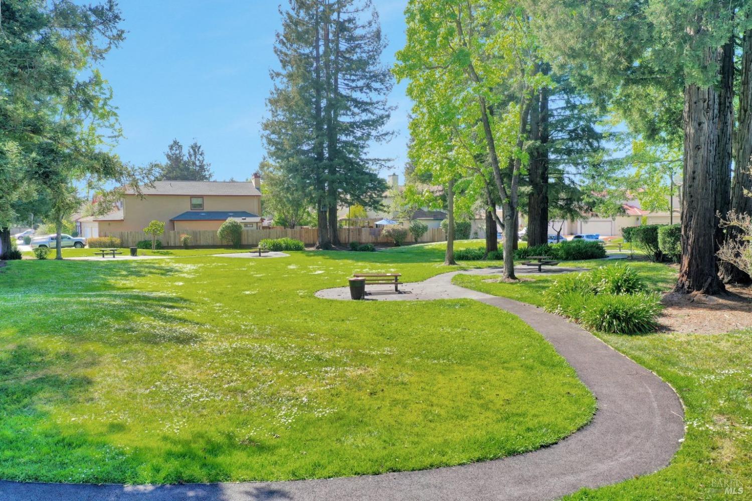 Detail Gallery Image 31 of 33 For 35 Freedom Pl, Rohnert Park,  CA 94928 - 3 Beds | 2 Baths