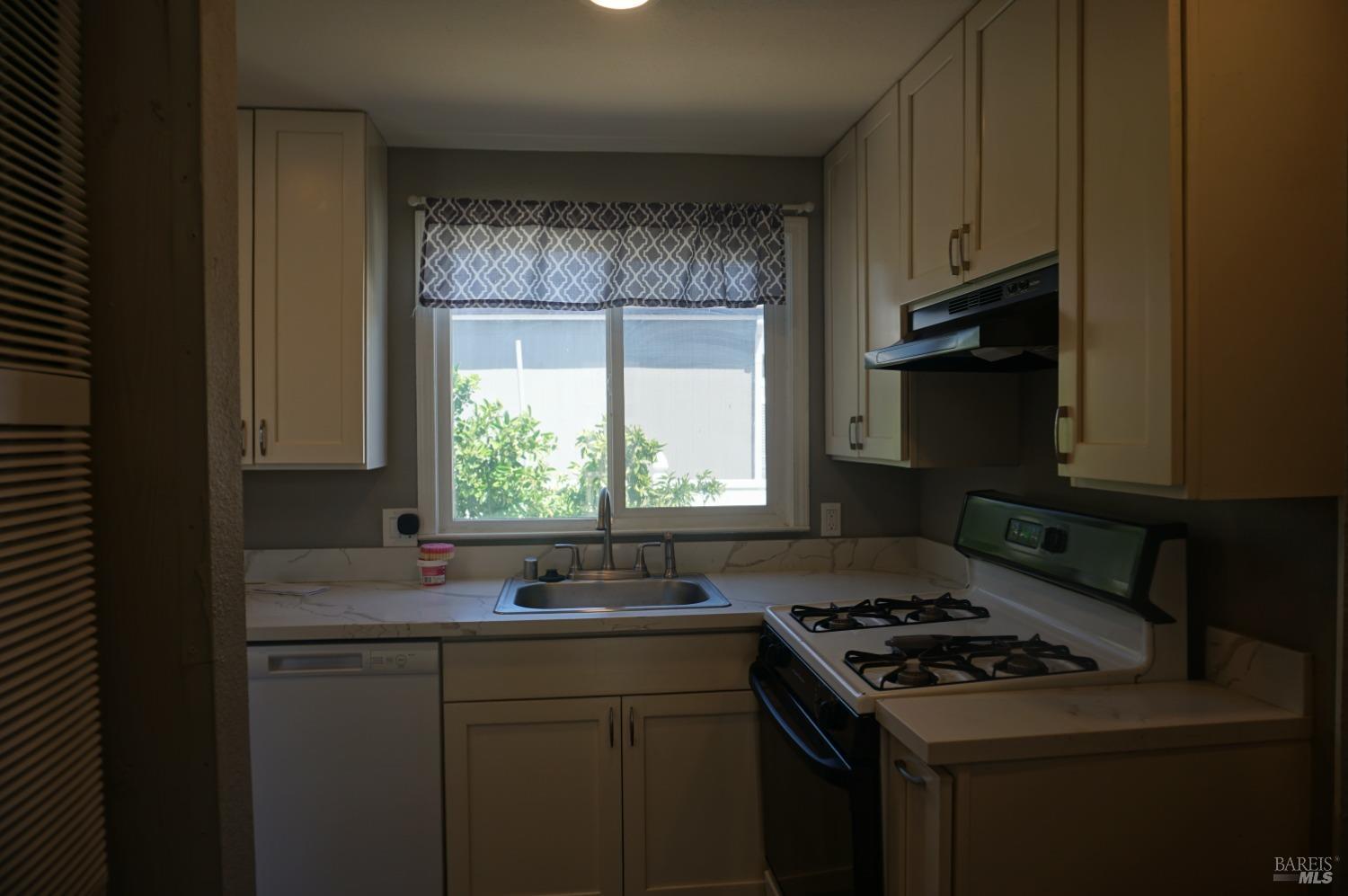 Detail Gallery Image 6 of 33 For 133 Calle Chapultepic Unkn, Vacaville,  CA 95687 - 2 Beds | 2 Baths