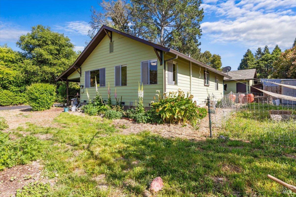 Detail Gallery Image 8 of 39 For 8045 Whited Rd, Sebastopol,  CA 95472 - 2 Beds | 1 Baths
