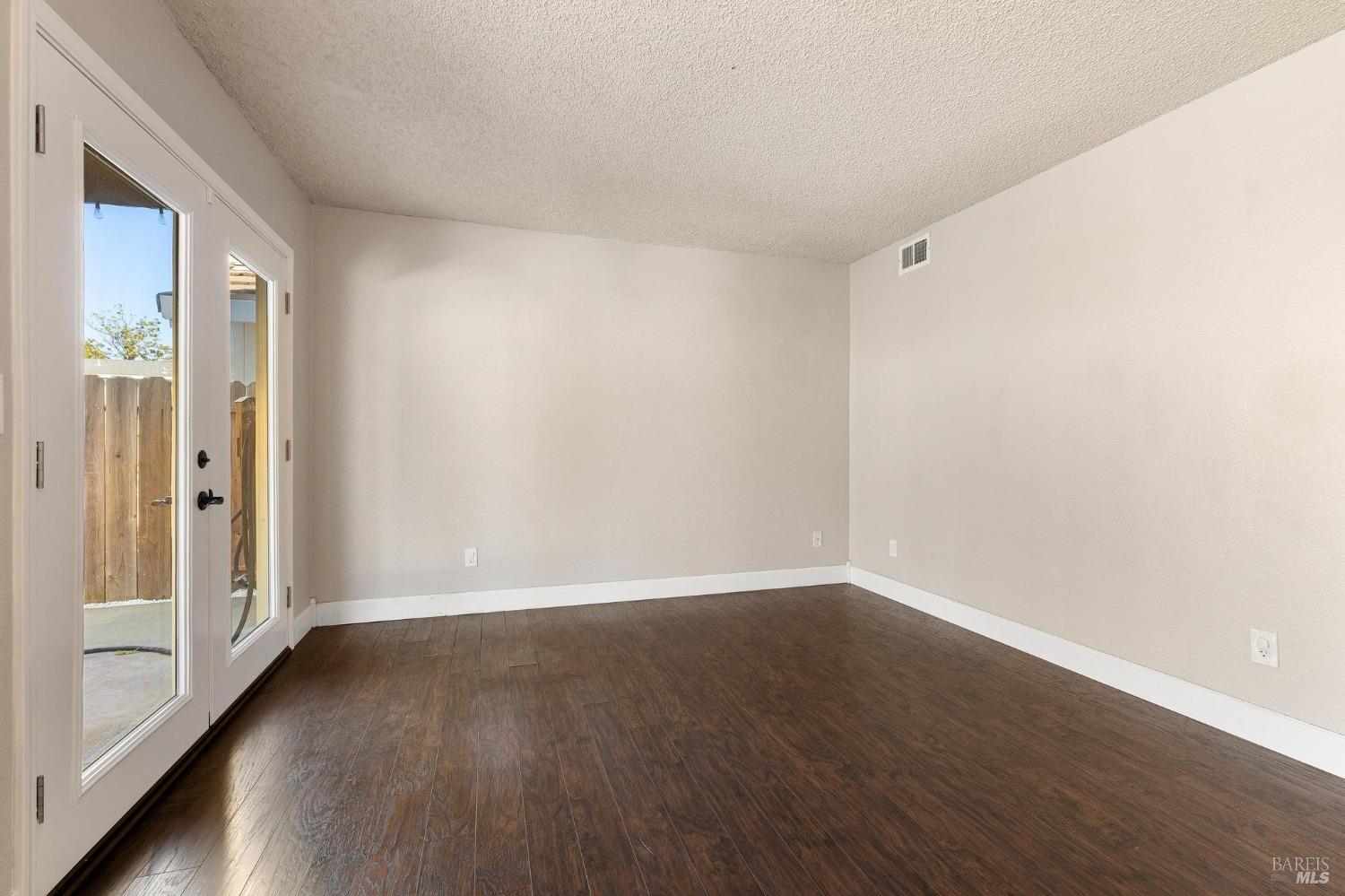 Detail Gallery Image 12 of 42 For 115 American Way, Vacaville,  CA 95687 - 3 Beds | 2/1 Baths