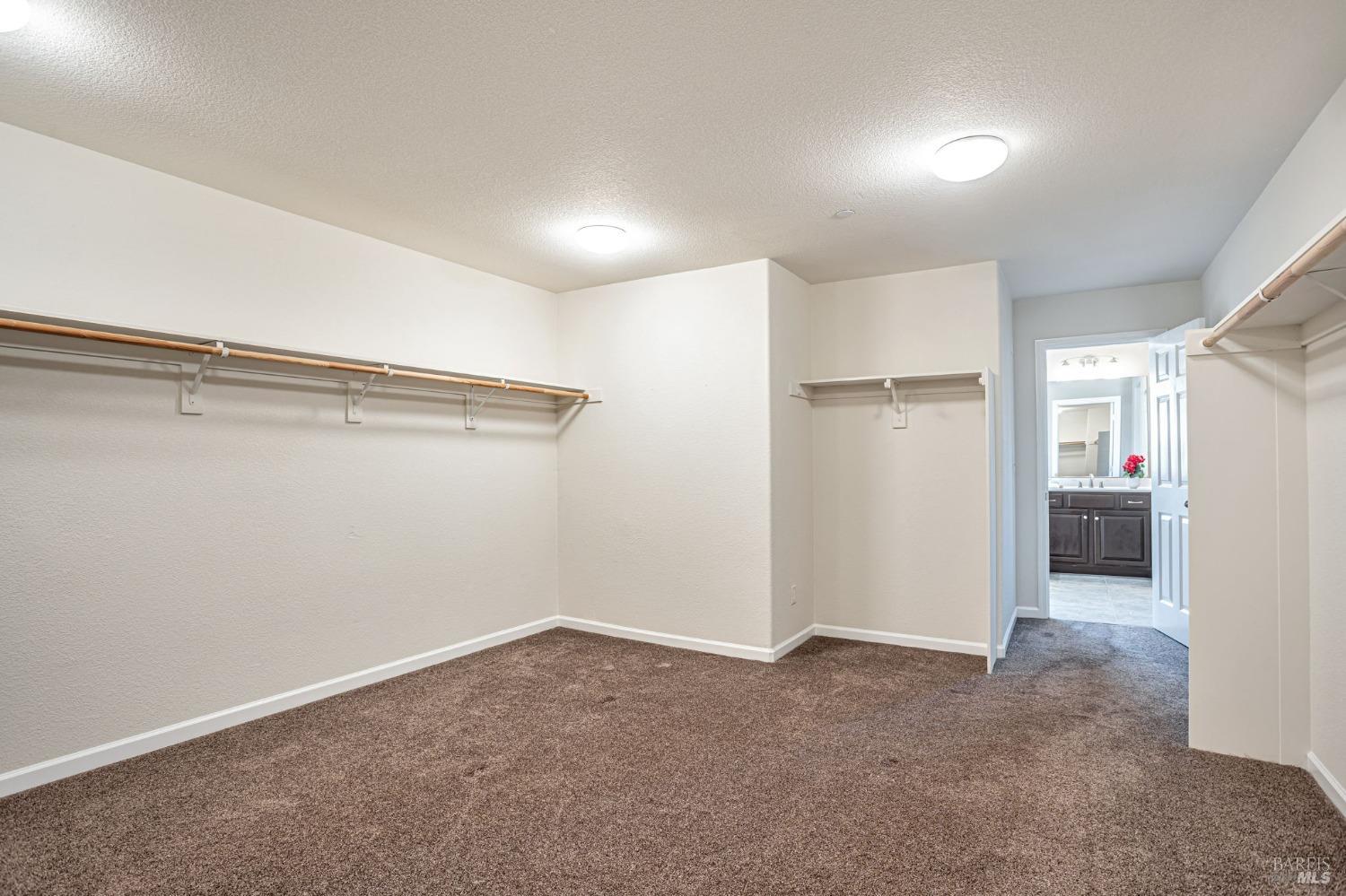 Detail Gallery Image 34 of 48 For 2428 Sanders Ln, Fairfield,  CA 94533 - 5 Beds | 3/1 Baths