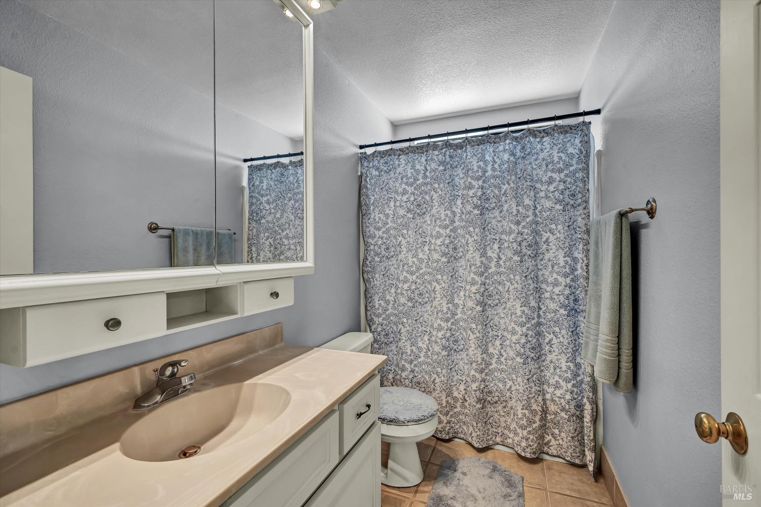 Detail Gallery Image 10 of 30 For 5376 Bel Air Dr, Kelseyville,  CA 95451 - 3 Beds | 2 Baths
