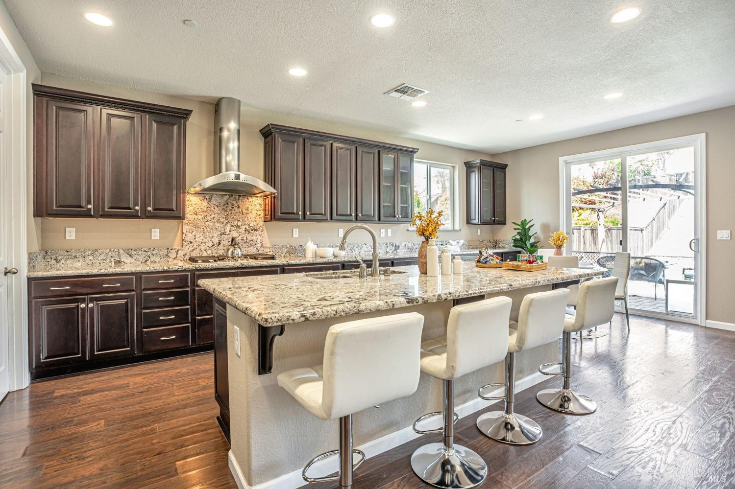 Detail Gallery Image 9 of 48 For 2428 Sanders Ln, Fairfield,  CA 94533 - 5 Beds | 3/1 Baths