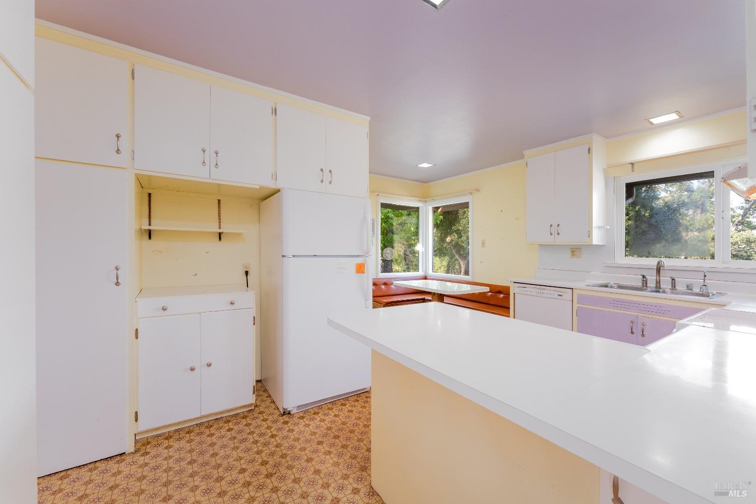 Detail Gallery Image 11 of 36 For 1851 Ridge Rd, Ukiah,  CA 95482 - 3 Beds | 3 Baths