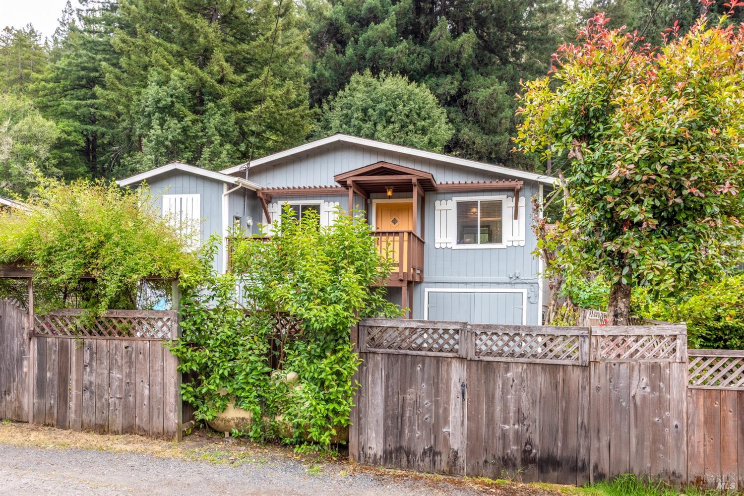 Detail Gallery Image 3 of 44 For 16635 Center Way, Guerneville,  CA 95446 - 3 Beds | 2/1 Baths