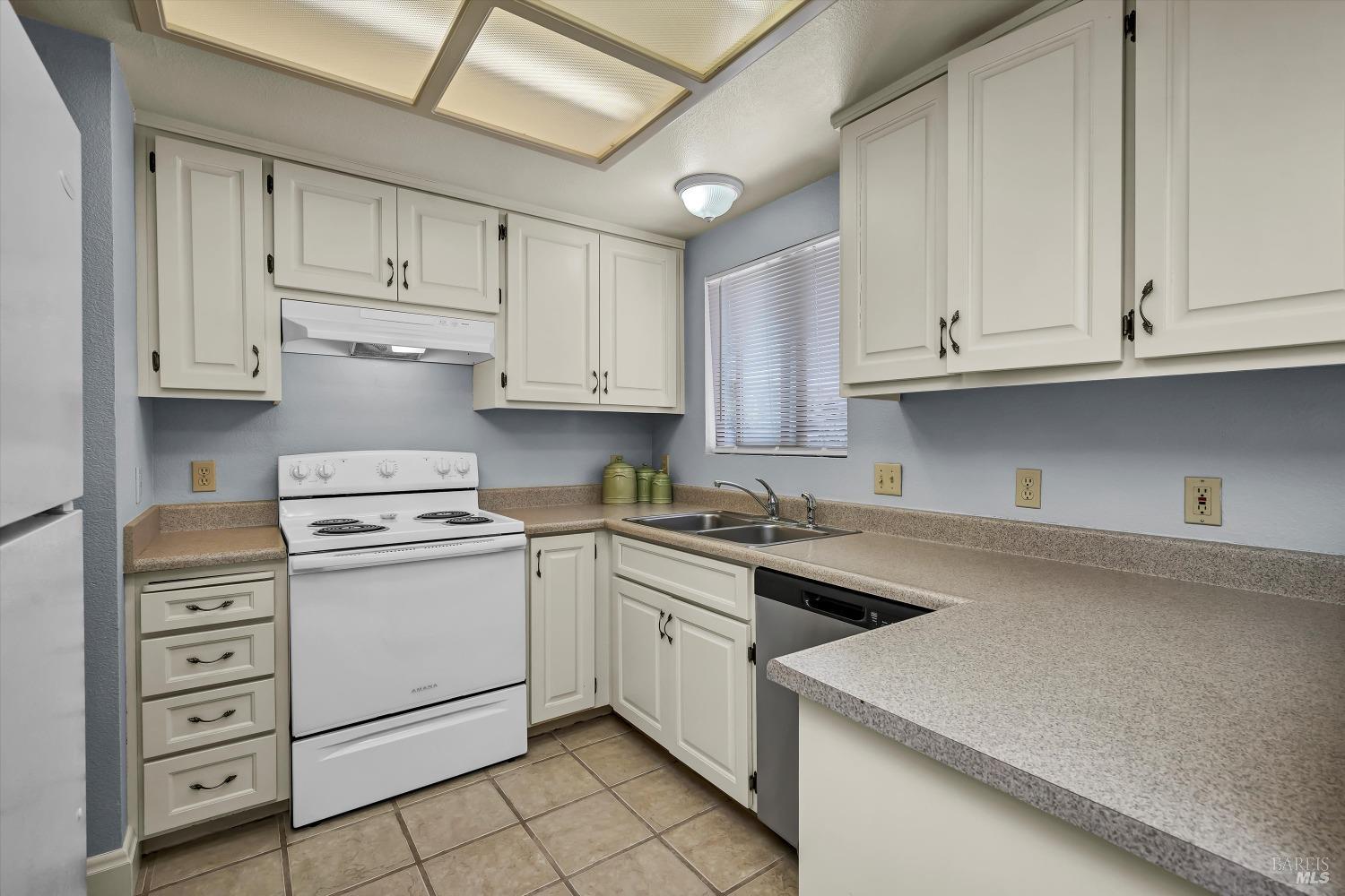 Detail Gallery Image 5 of 30 For 5376 Bel Air Dr, Kelseyville,  CA 95451 - 3 Beds | 2 Baths