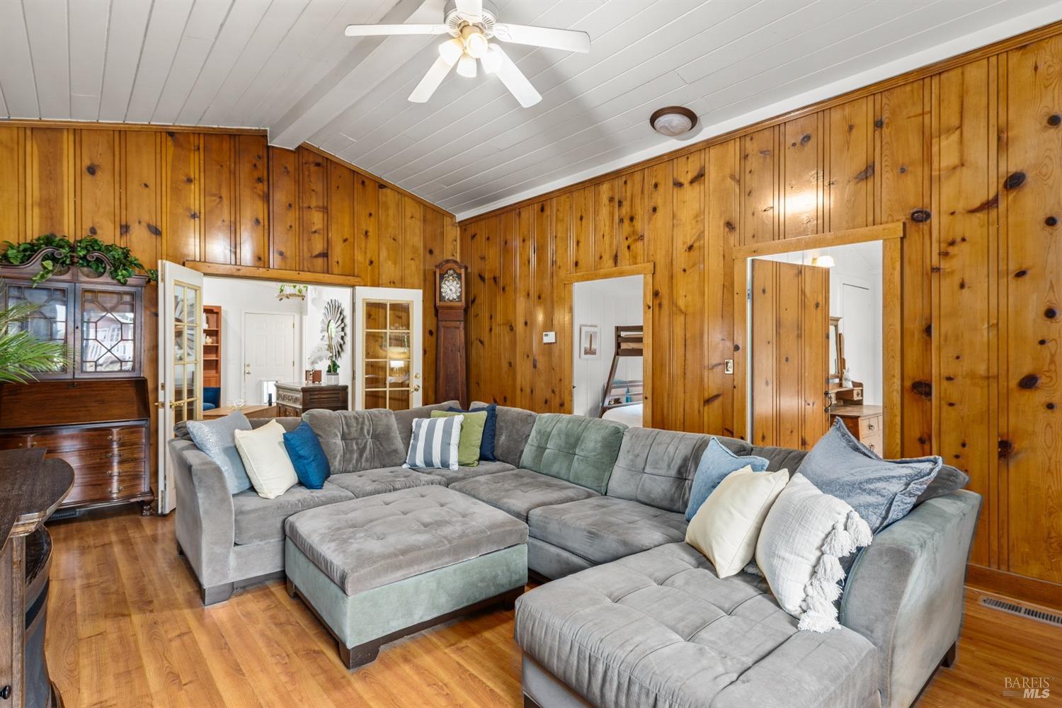 Detail Gallery Image 13 of 44 For 16635 Center Way, Guerneville,  CA 95446 - 3 Beds | 2/1 Baths