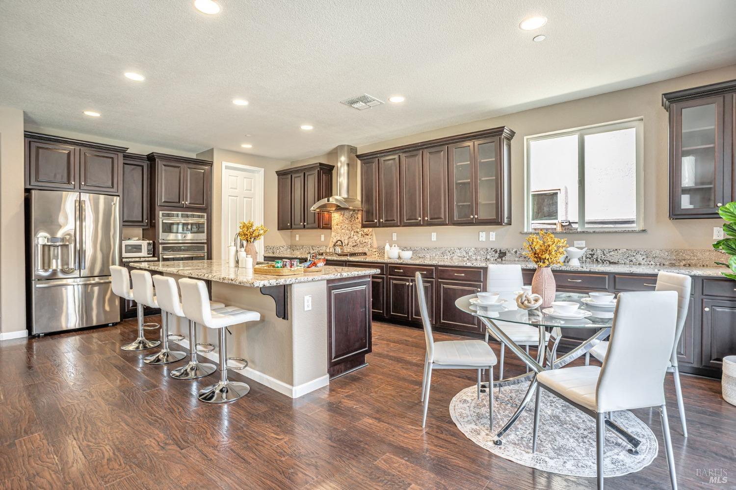 Detail Gallery Image 10 of 48 For 2428 Sanders Ln, Fairfield,  CA 94533 - 5 Beds | 3/1 Baths