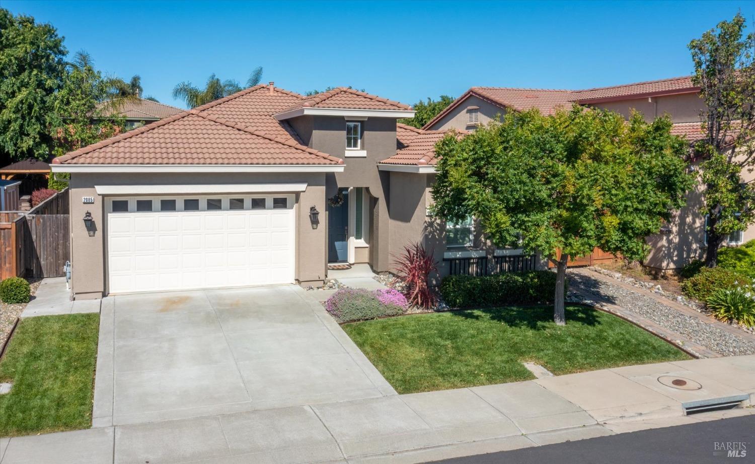 Detail Gallery Image 8 of 56 For 2085 Newcastle Dr, Vacaville,  CA 95687 - 4 Beds | 3 Baths
