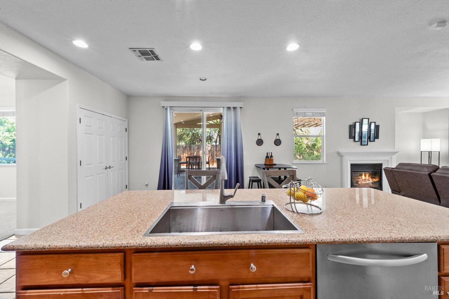 Detail Gallery Image 16 of 63 For 525 Boone Dr, Vacaville,  CA 95687 - 6 Beds | 3 Baths