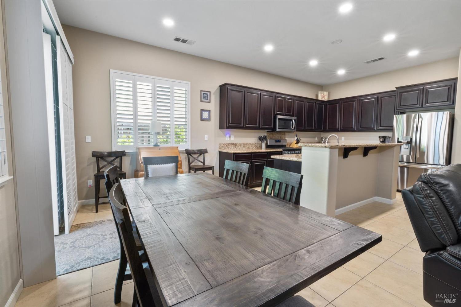 Detail Gallery Image 39 of 56 For 2085 Newcastle Dr, Vacaville,  CA 95687 - 4 Beds | 3 Baths