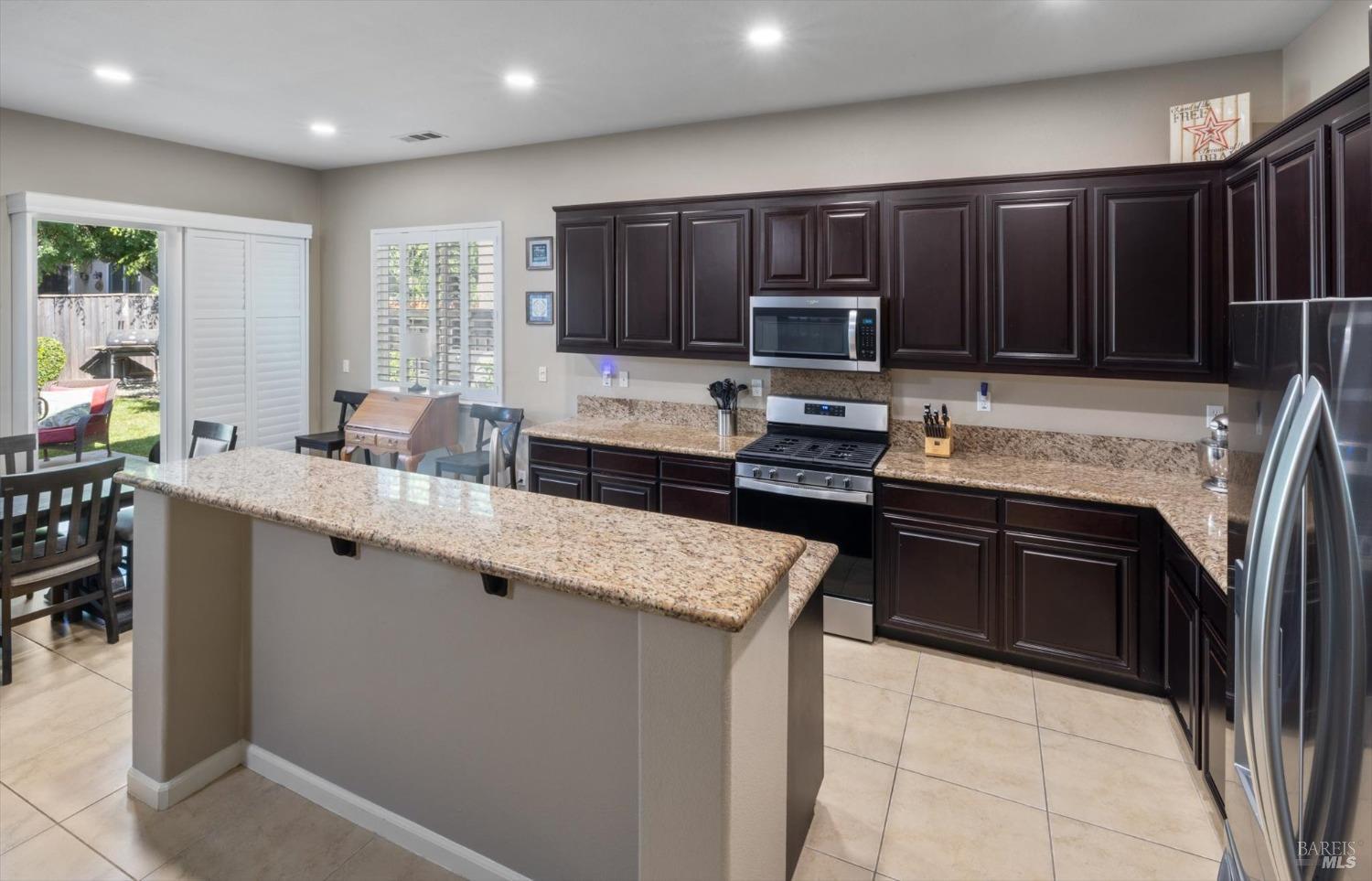 Detail Gallery Image 32 of 56 For 2085 Newcastle Dr, Vacaville,  CA 95687 - 4 Beds | 3 Baths