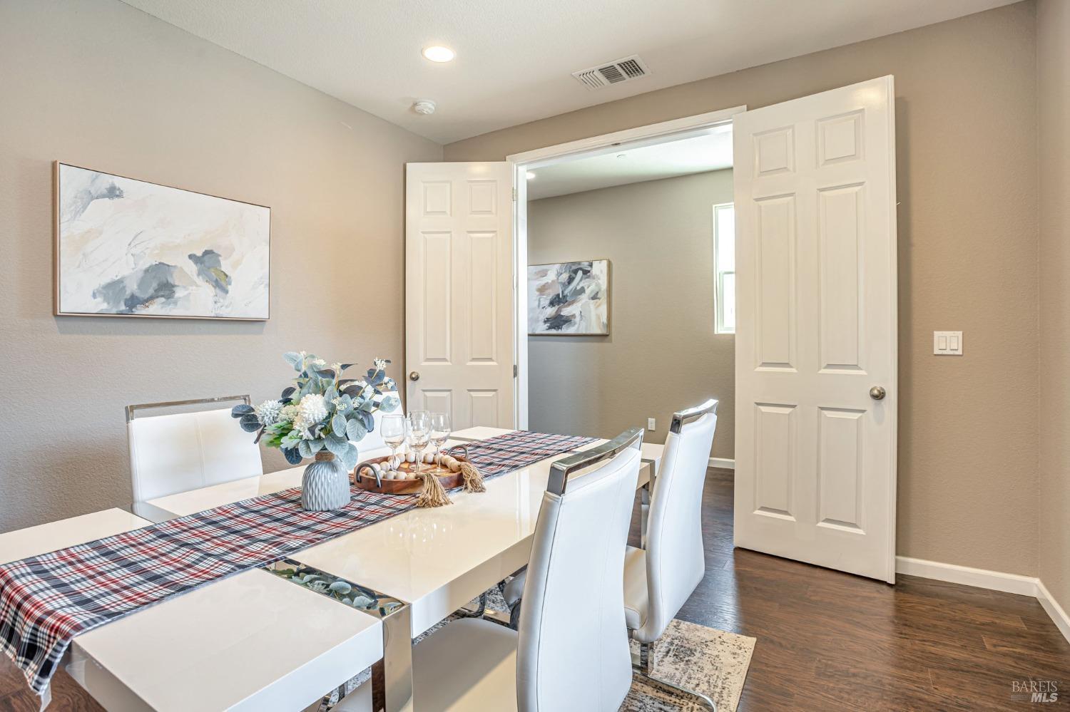 Detail Gallery Image 14 of 48 For 2428 Sanders Ln, Fairfield,  CA 94533 - 5 Beds | 3/1 Baths