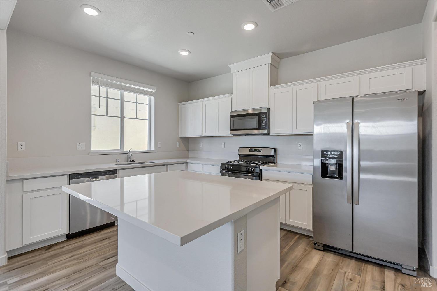 Detail Gallery Image 6 of 12 For 117 Clownfish St, Suisun City,  CA 94585 - 3 Beds | 2/1 Baths