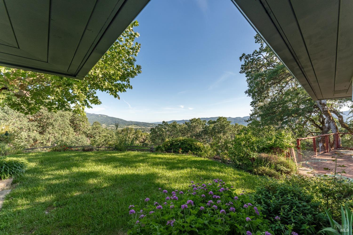 Detail Gallery Image 23 of 36 For 1851 Ridge Rd, Ukiah,  CA 95482 - 3 Beds | 3 Baths
