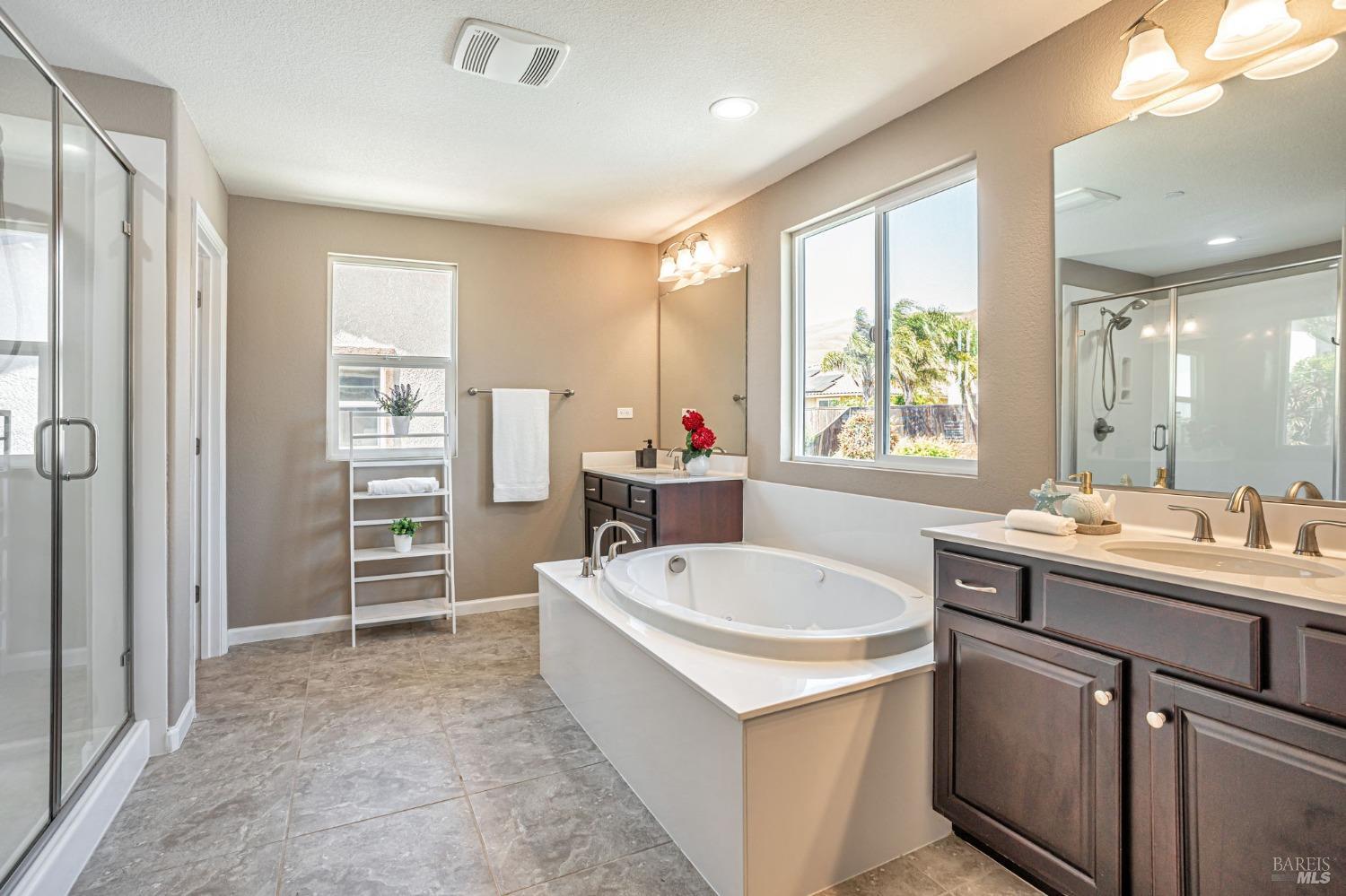 Detail Gallery Image 35 of 48 For 2428 Sanders Ln, Fairfield,  CA 94533 - 5 Beds | 3/1 Baths