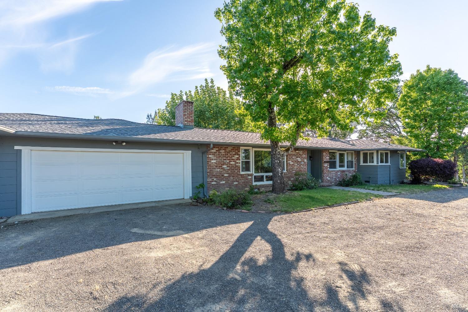 Detail Gallery Image 2 of 36 For 1851 Ridge Rd, Ukiah,  CA 95482 - 3 Beds | 3 Baths