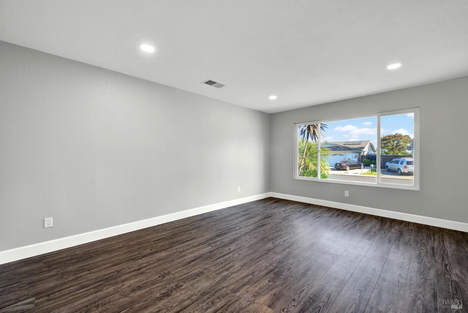 Detail Gallery Image 12 of 52 For 106 Ramsey Dr, Vacaville,  CA 95687 - 4 Beds | 2 Baths