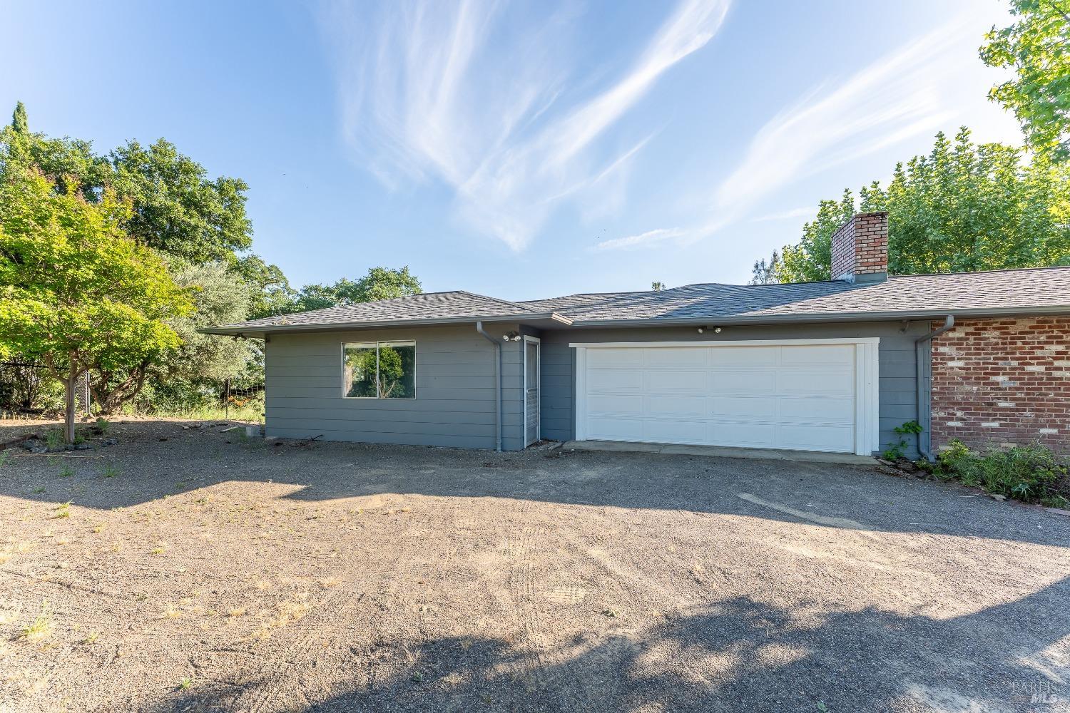 Detail Gallery Image 6 of 36 For 1851 Ridge Rd, Ukiah,  CA 95482 - 3 Beds | 3 Baths
