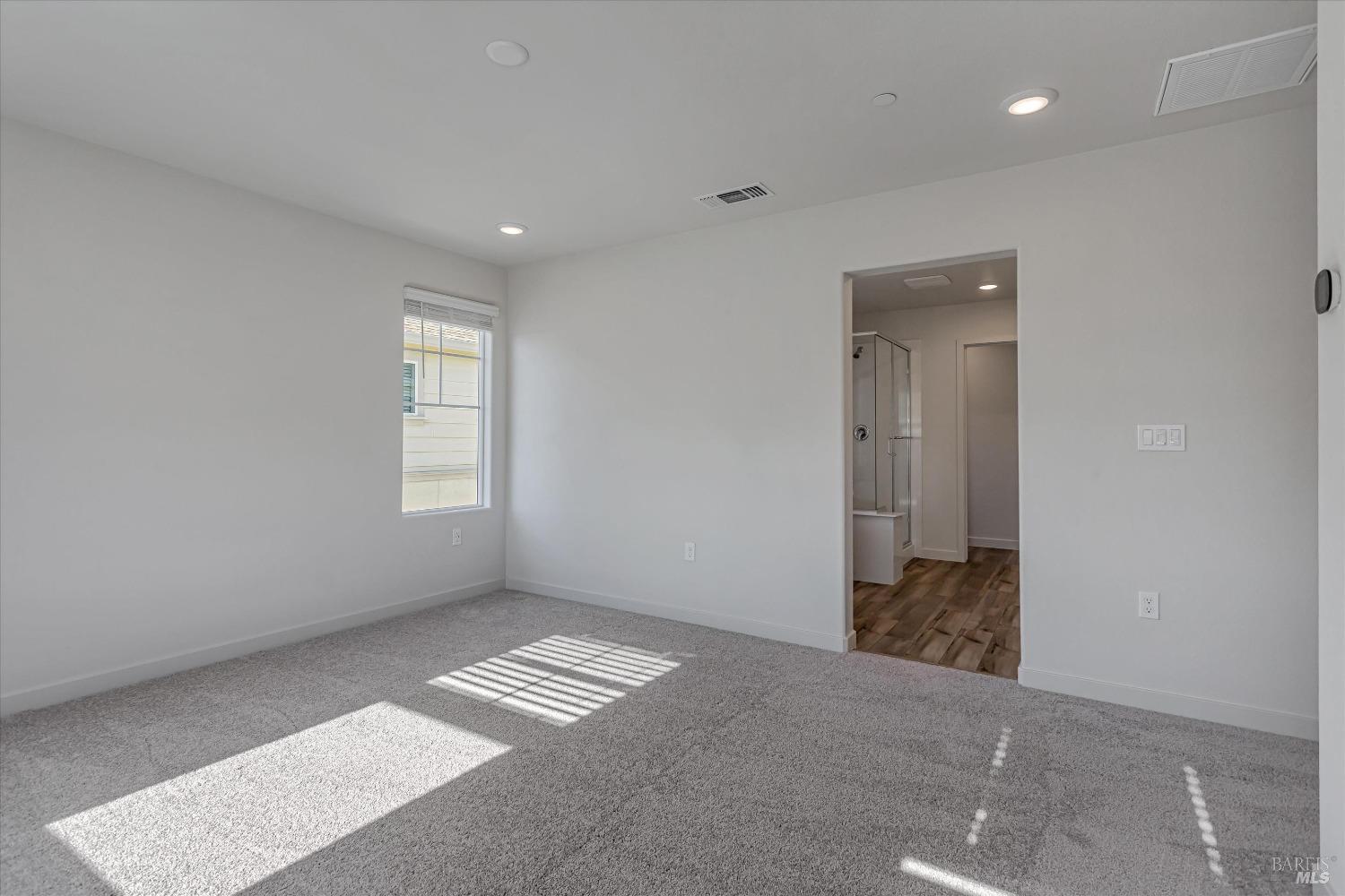 Detail Gallery Image 8 of 12 For 117 Clownfish St, Suisun City,  CA 94585 - 3 Beds | 2/1 Baths