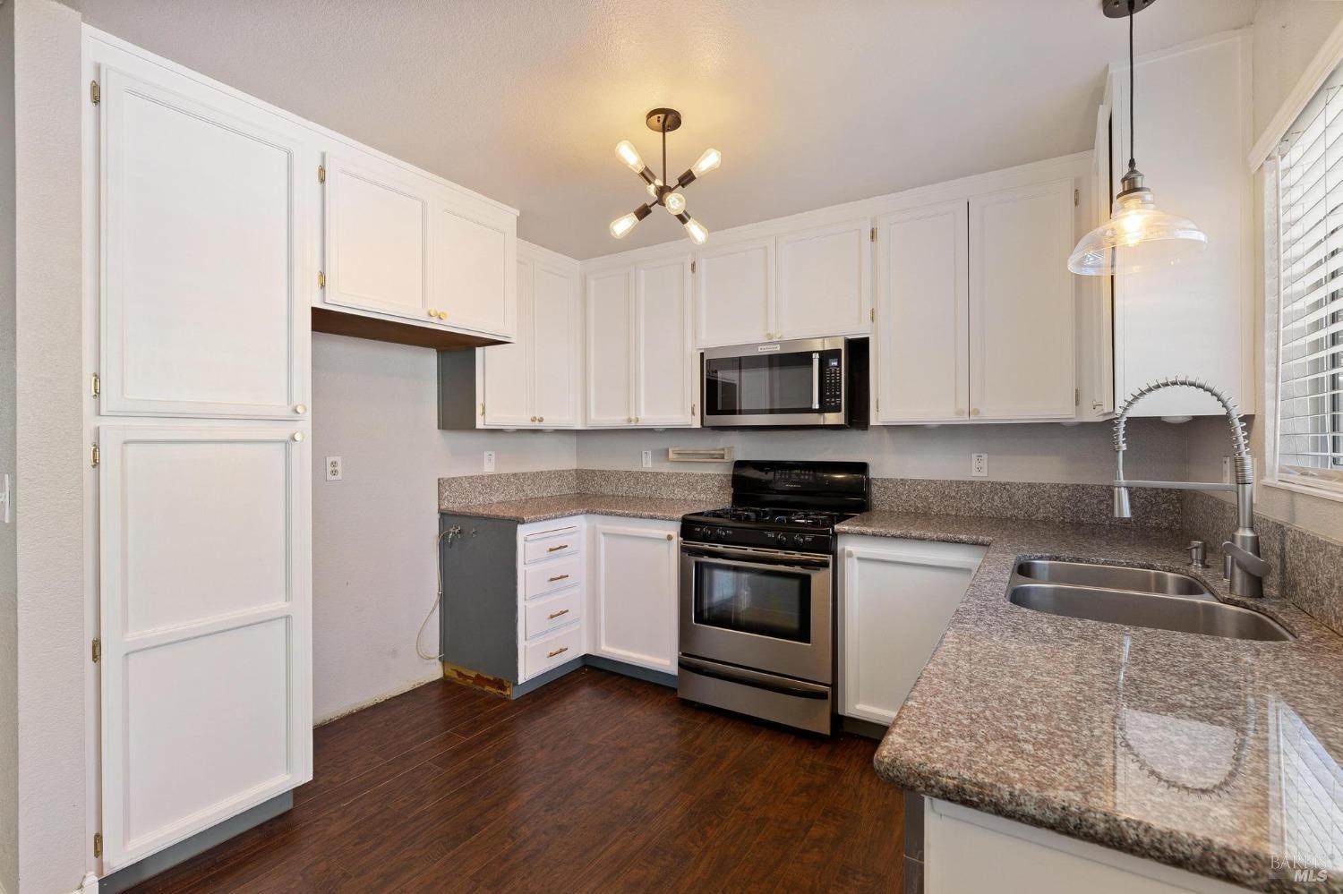 Detail Gallery Image 10 of 42 For 115 American Way, Vacaville,  CA 95687 - 3 Beds | 2/1 Baths