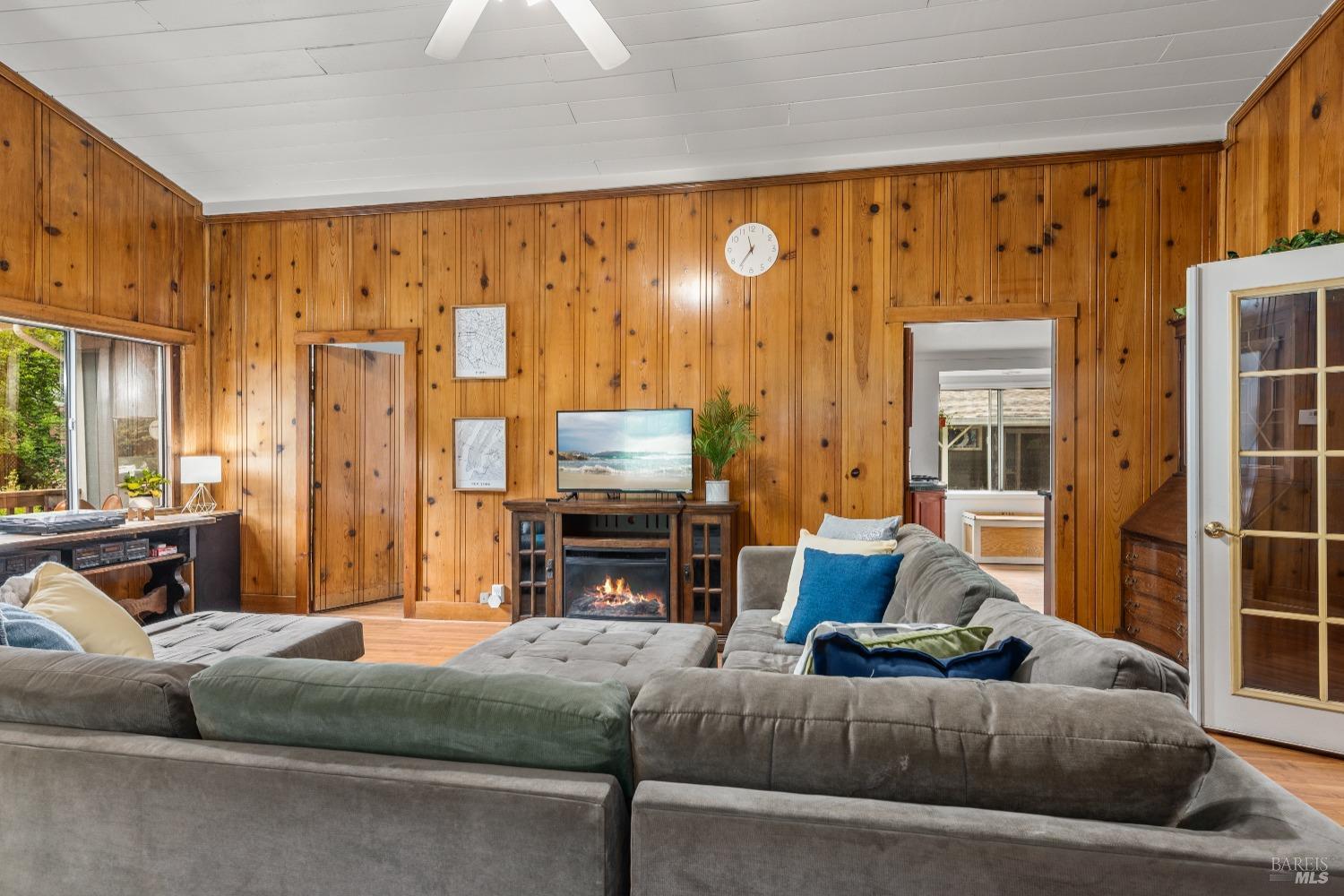 Detail Gallery Image 18 of 44 For 16635 Center Way, Guerneville,  CA 95446 - 3 Beds | 2/1 Baths