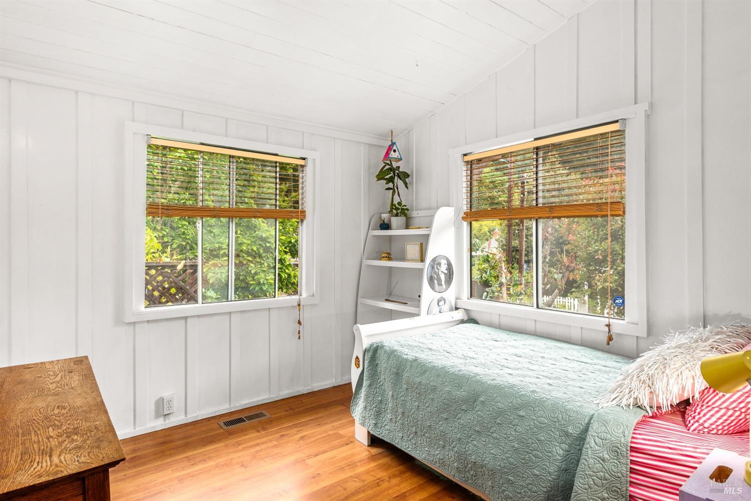 Detail Gallery Image 14 of 44 For 16635 Center Way, Guerneville,  CA 95446 - 3 Beds | 2/1 Baths