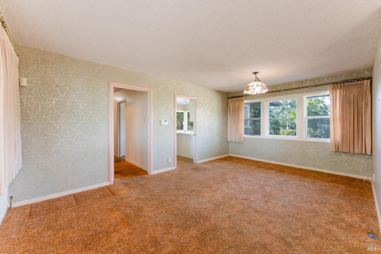 Detail Gallery Image 10 of 36 For 1851 Ridge Rd, Ukiah,  CA 95482 - 3 Beds | 3 Baths