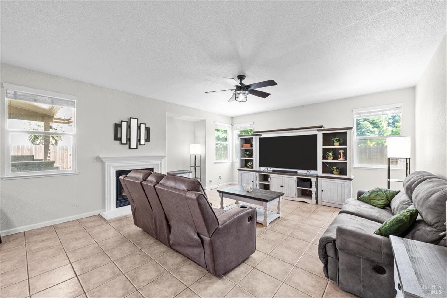 Detail Gallery Image 19 of 63 For 525 Boone Dr, Vacaville,  CA 95687 - 6 Beds | 3 Baths