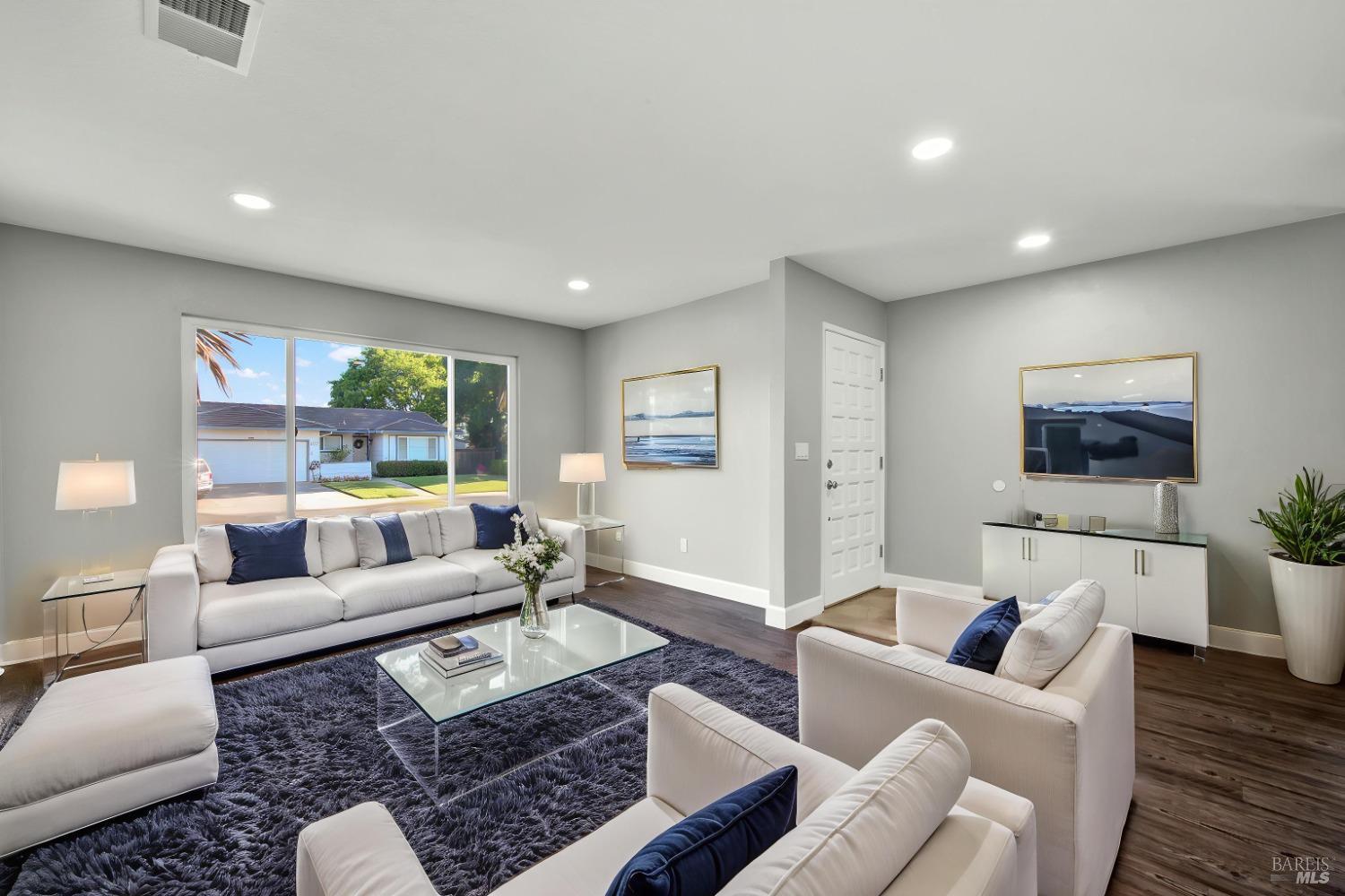 Detail Gallery Image 2 of 52 For 106 Ramsey Dr, Vacaville,  CA 95687 - 4 Beds | 2 Baths