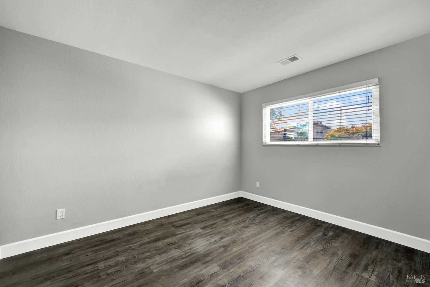 Detail Gallery Image 28 of 52 For 106 Ramsey Dr, Vacaville,  CA 95687 - 4 Beds | 2 Baths