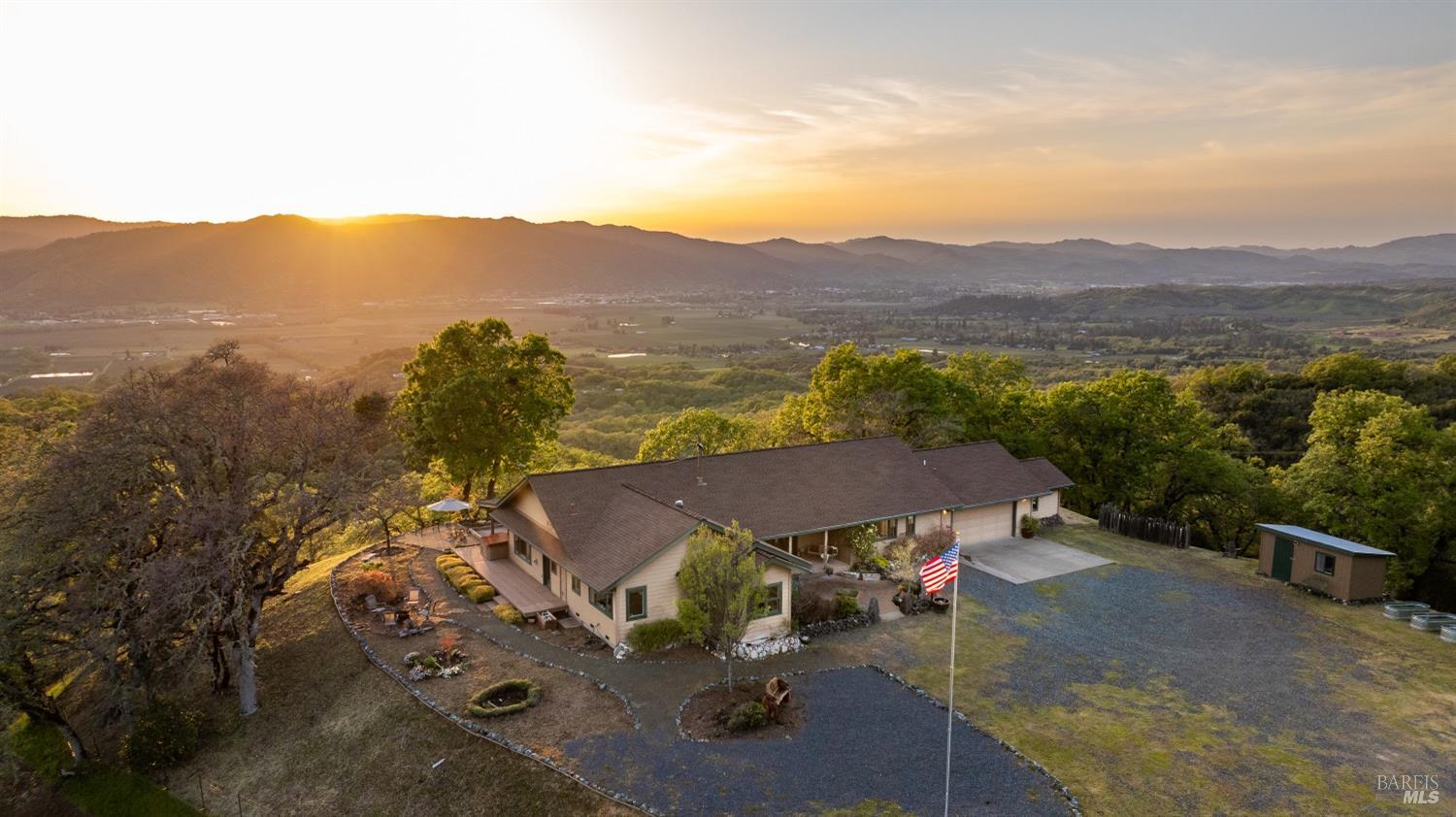 Detail Gallery Image 2 of 64 For 2389 Twining Rd, Talmage,  CA 95481 - 3 Beds | 2/1 Baths