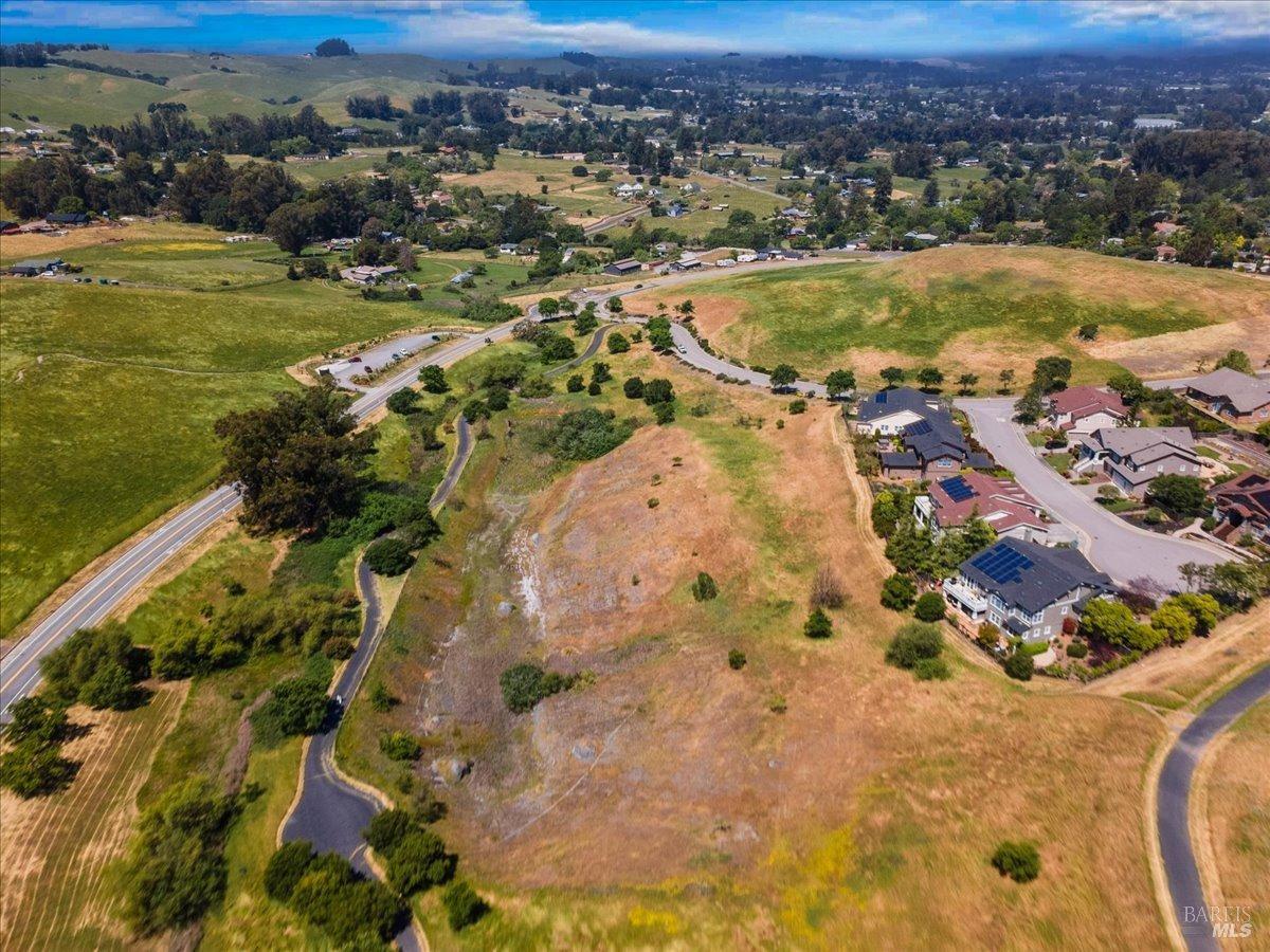 Detail Gallery Image 51 of 52 For 278 Windsor Dr, Petaluma,  CA 94952 - 4 Beds | 3 Baths
