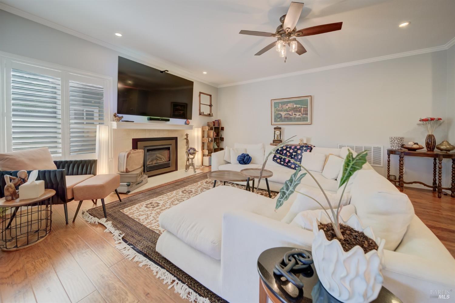 Detail Gallery Image 15 of 57 For 1025 Fallen Leaf Pl, Vacaville,  CA 95687 - 5 Beds | 3 Baths
