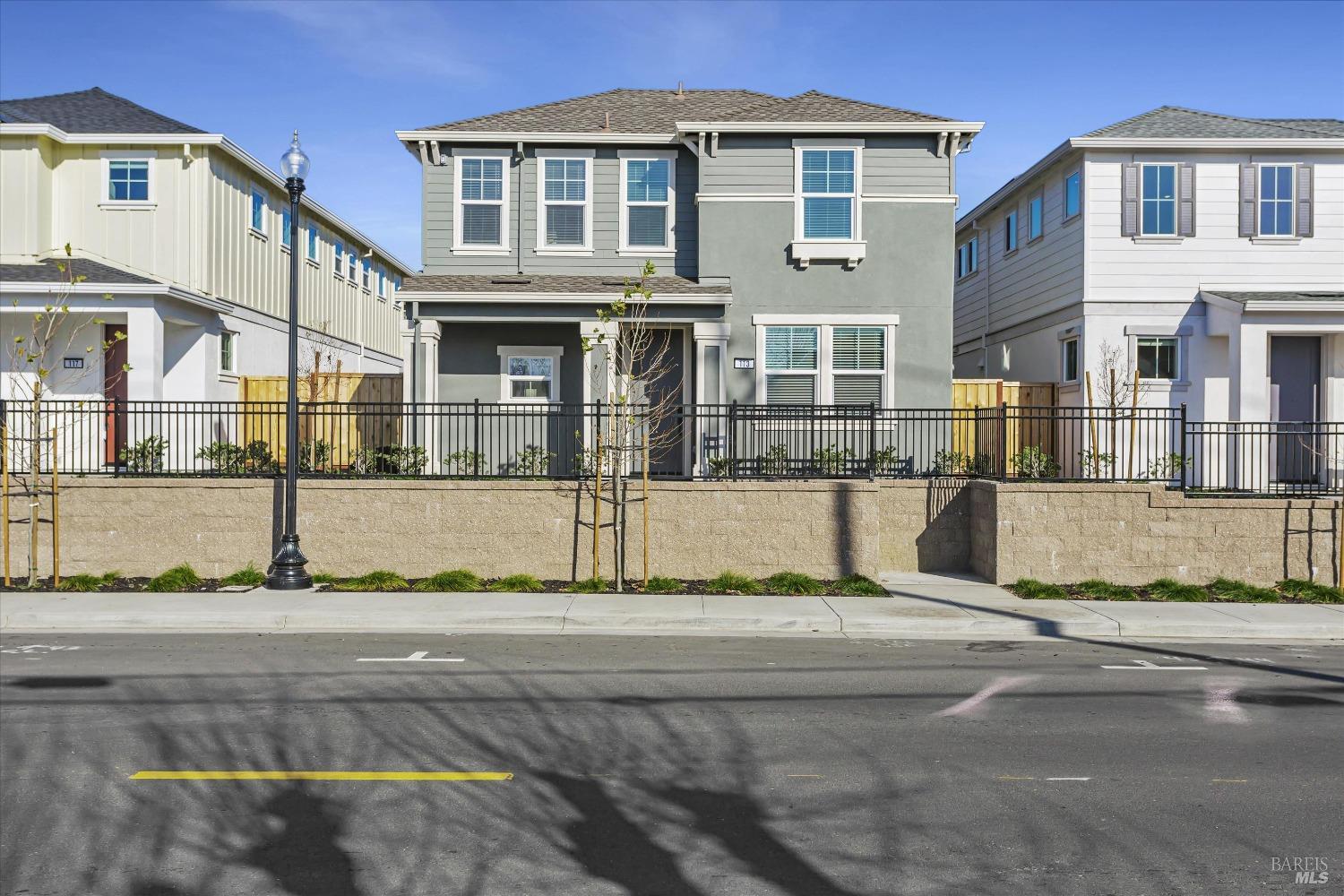 Detail Gallery Image 1 of 13 For 113 Clownfish St, Suisun City,  CA 94585 - 3 Beds | 2/1 Baths
