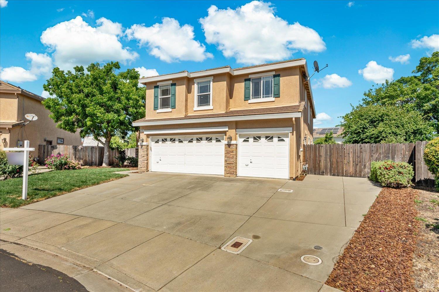 Detail Gallery Image 5 of 63 For 525 Boone Dr, Vacaville,  CA 95687 - 6 Beds | 3 Baths