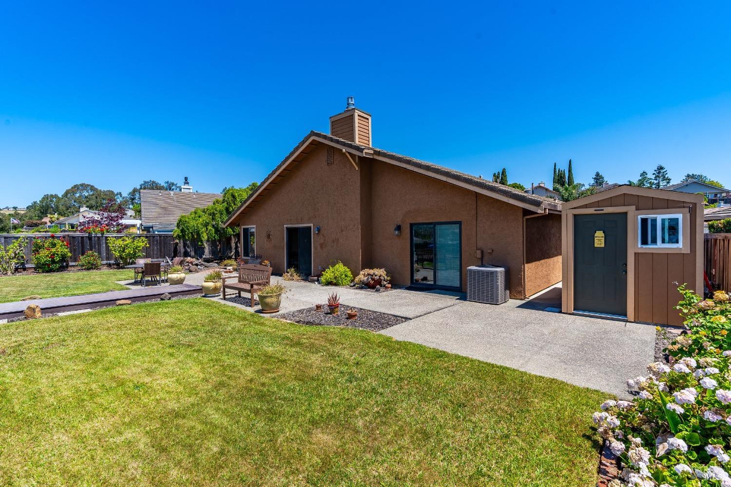 Detail Gallery Image 11 of 62 For 844 Corrigan Ct, Benicia,  CA 94510 - 3 Beds | 2 Baths