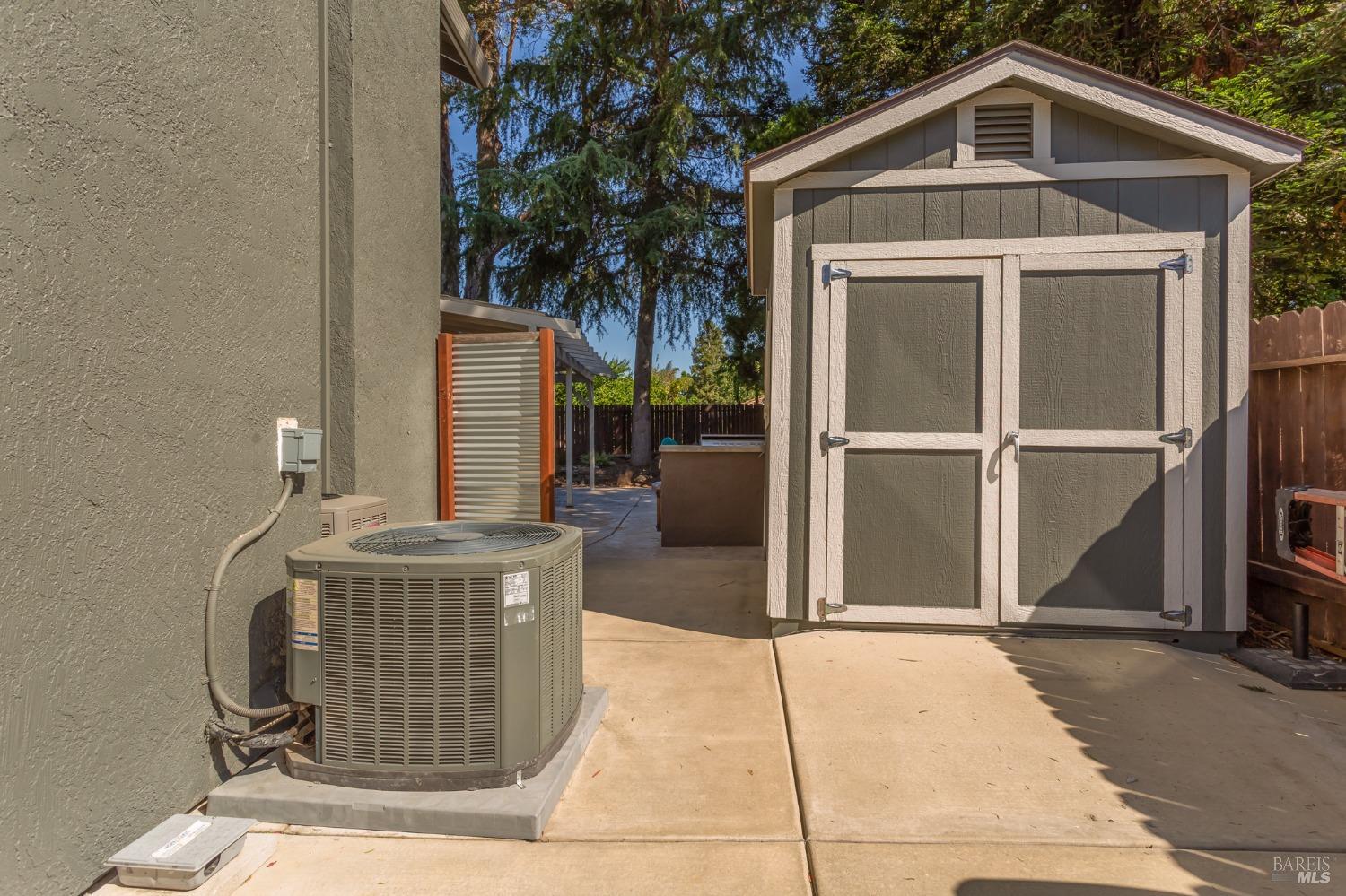 Detail Gallery Image 38 of 57 For 1025 Fallen Leaf Pl, Vacaville,  CA 95687 - 5 Beds | 3 Baths