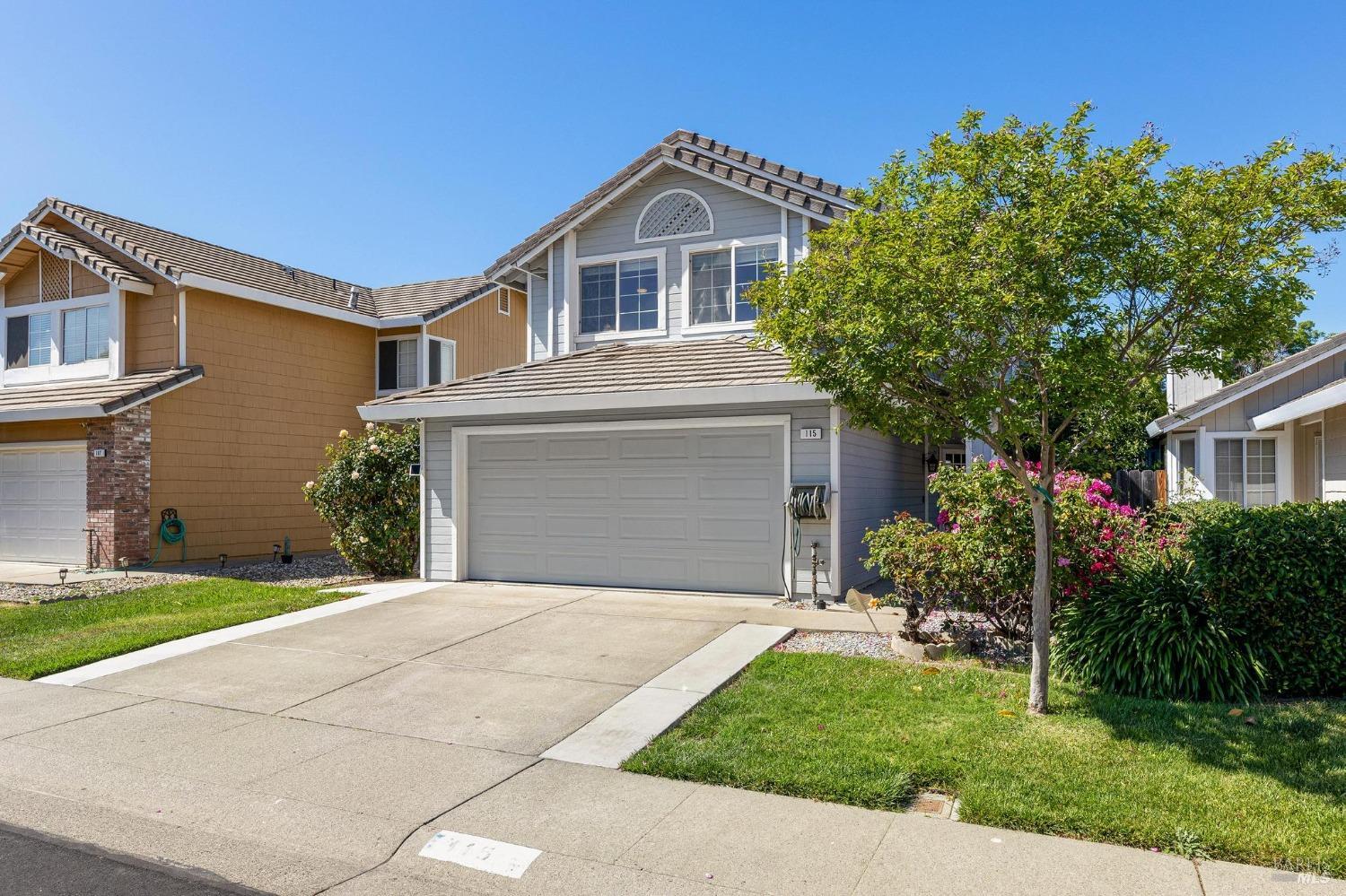 Detail Gallery Image 2 of 42 For 115 American Way, Vacaville,  CA 95687 - 3 Beds | 2/1 Baths