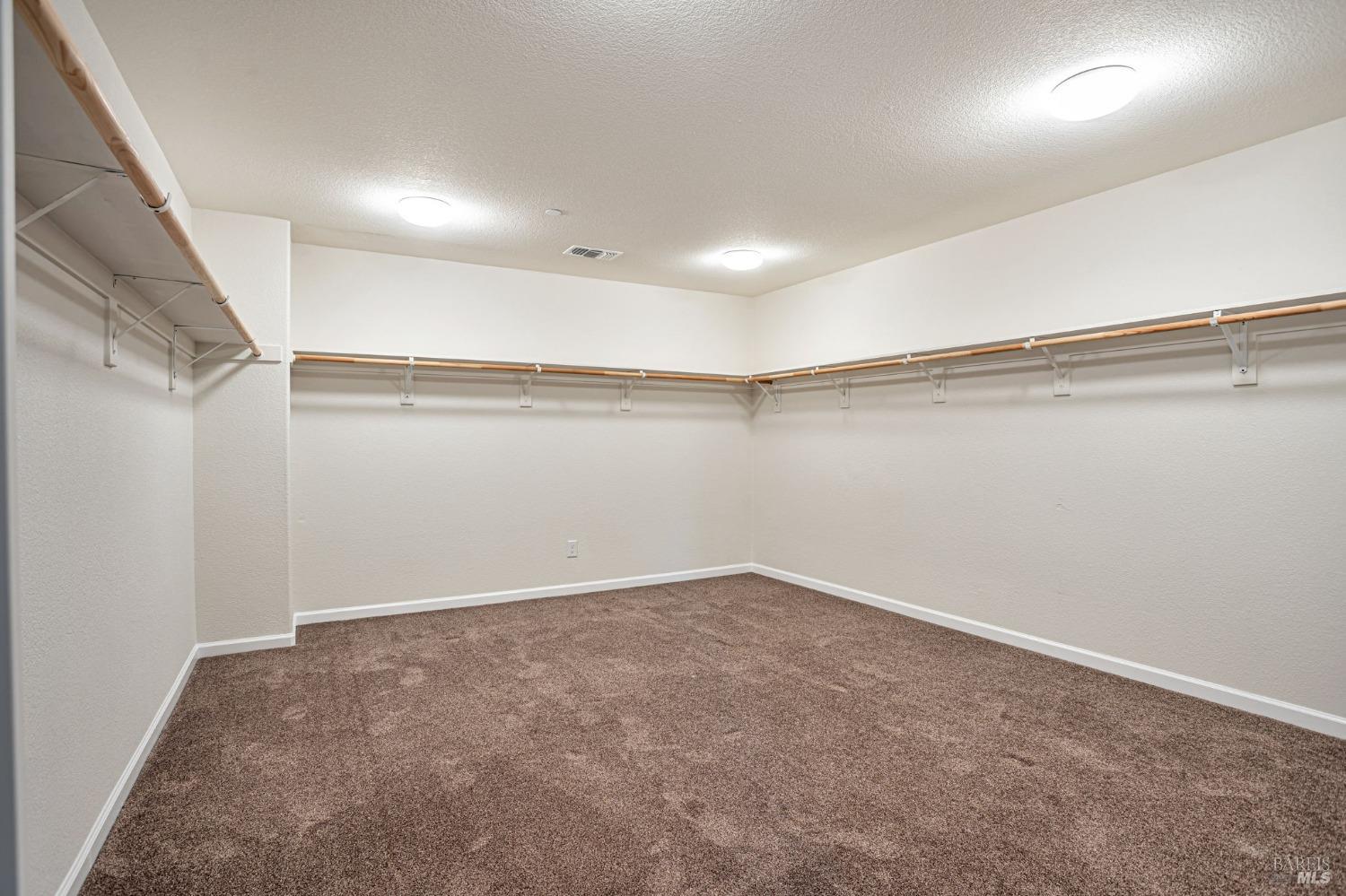 Detail Gallery Image 33 of 48 For 2428 Sanders Ln, Fairfield,  CA 94533 - 5 Beds | 3/1 Baths