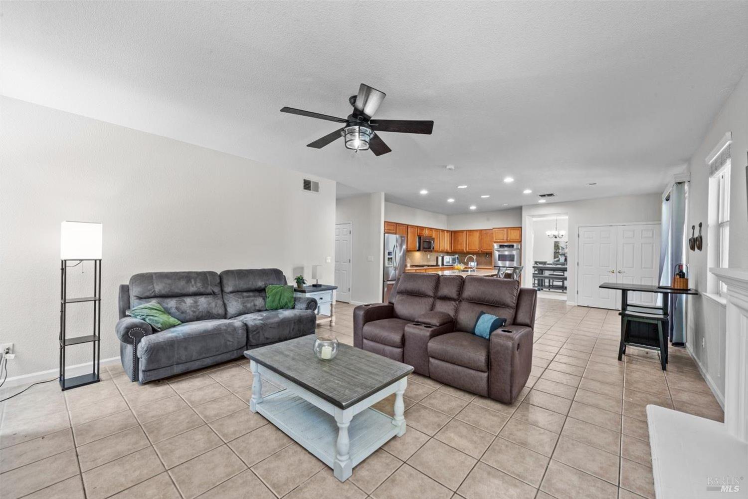 Detail Gallery Image 20 of 63 For 525 Boone Dr, Vacaville,  CA 95687 - 6 Beds | 3 Baths