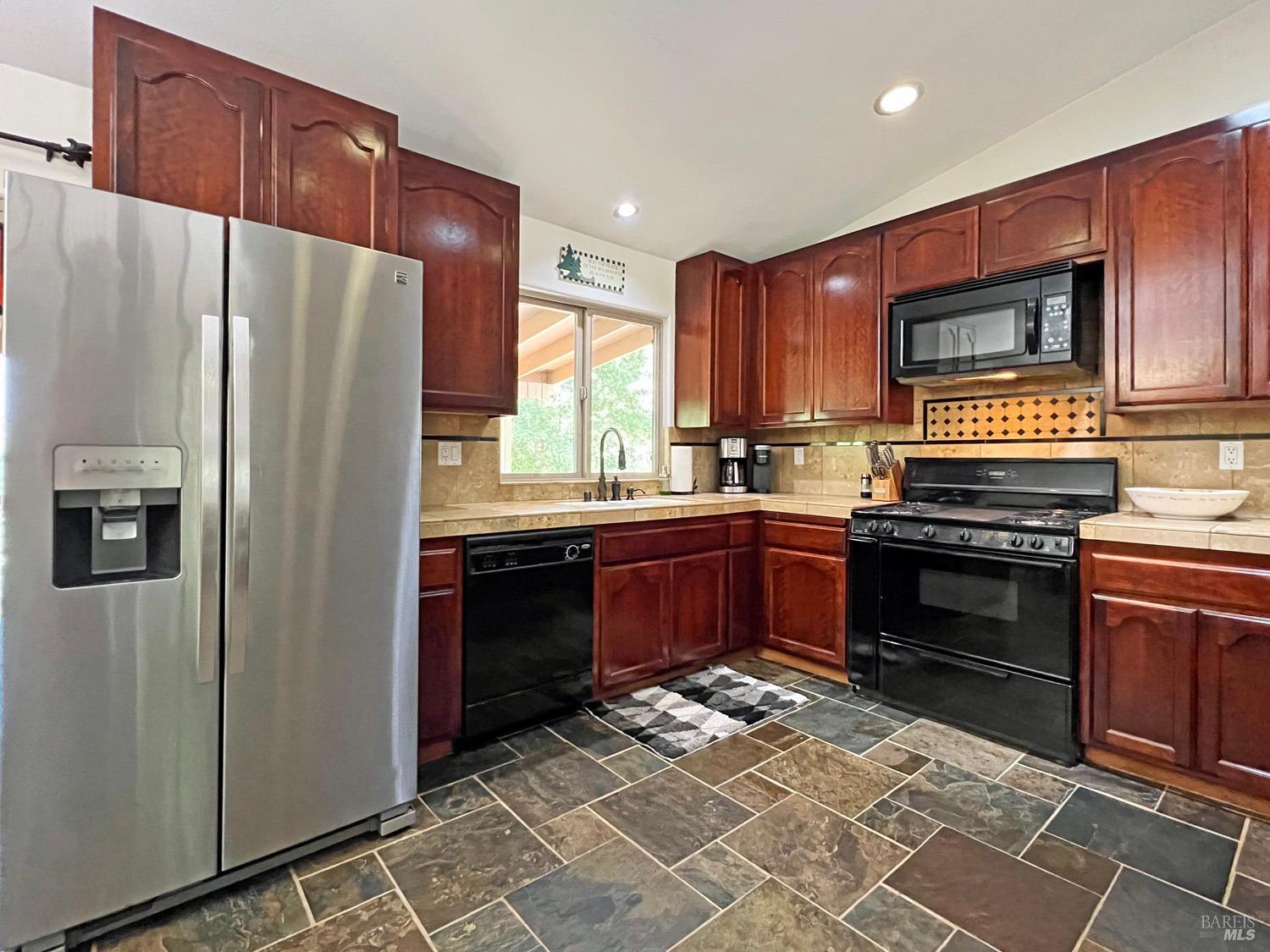 Detail Gallery Image 16 of 46 For 3320 Booth Way, Potter Valley,  CA 95469 - 3 Beds | 2 Baths