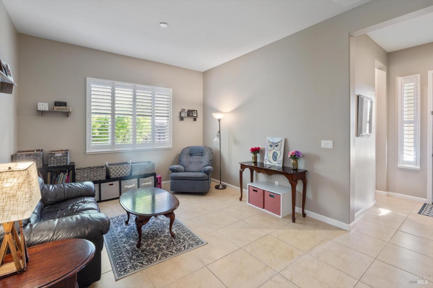 Detail Gallery Image 30 of 56 For 2085 Newcastle Dr, Vacaville,  CA 95687 - 4 Beds | 3 Baths